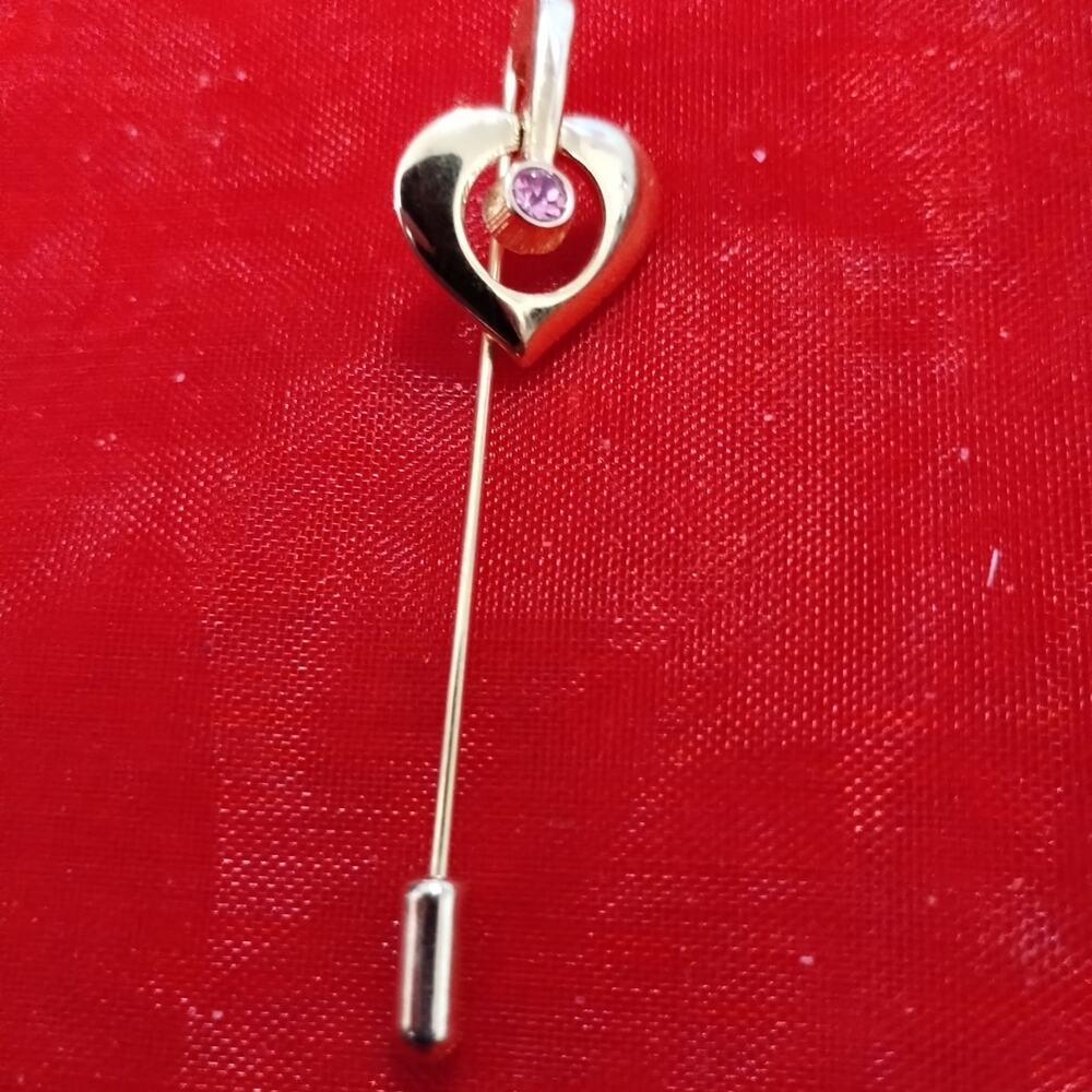 Gorgeous vintage 1980s Golden heart stick pin with pink rhinestone